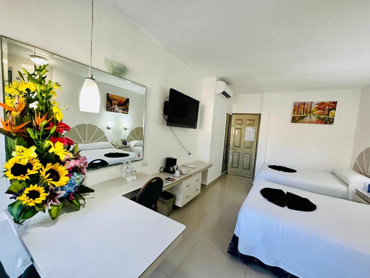 Hotel Plaza Caribe Cancún Buitenkant foto