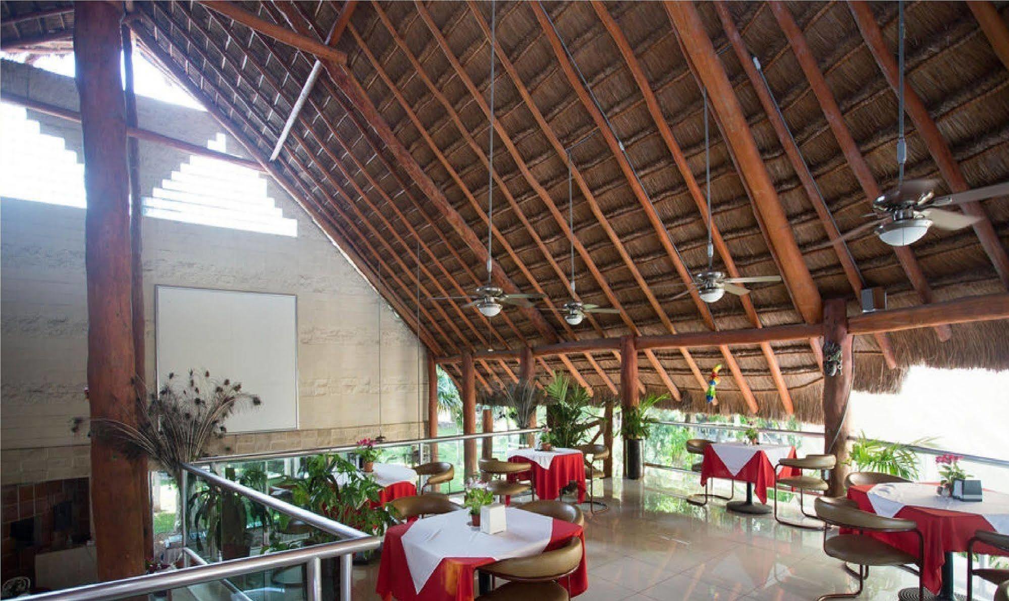 Hotel Plaza Caribe Cancún Buitenkant foto
